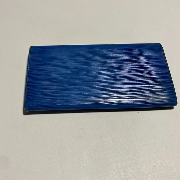 Authentic Louis Vuitton Malletier Blue Epi - Picture 4 of 17